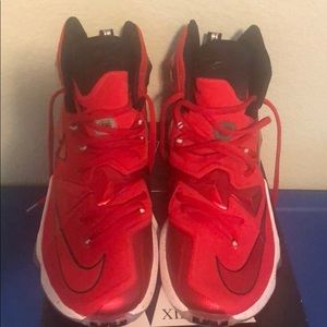 Lebron James XIII men’s size 9